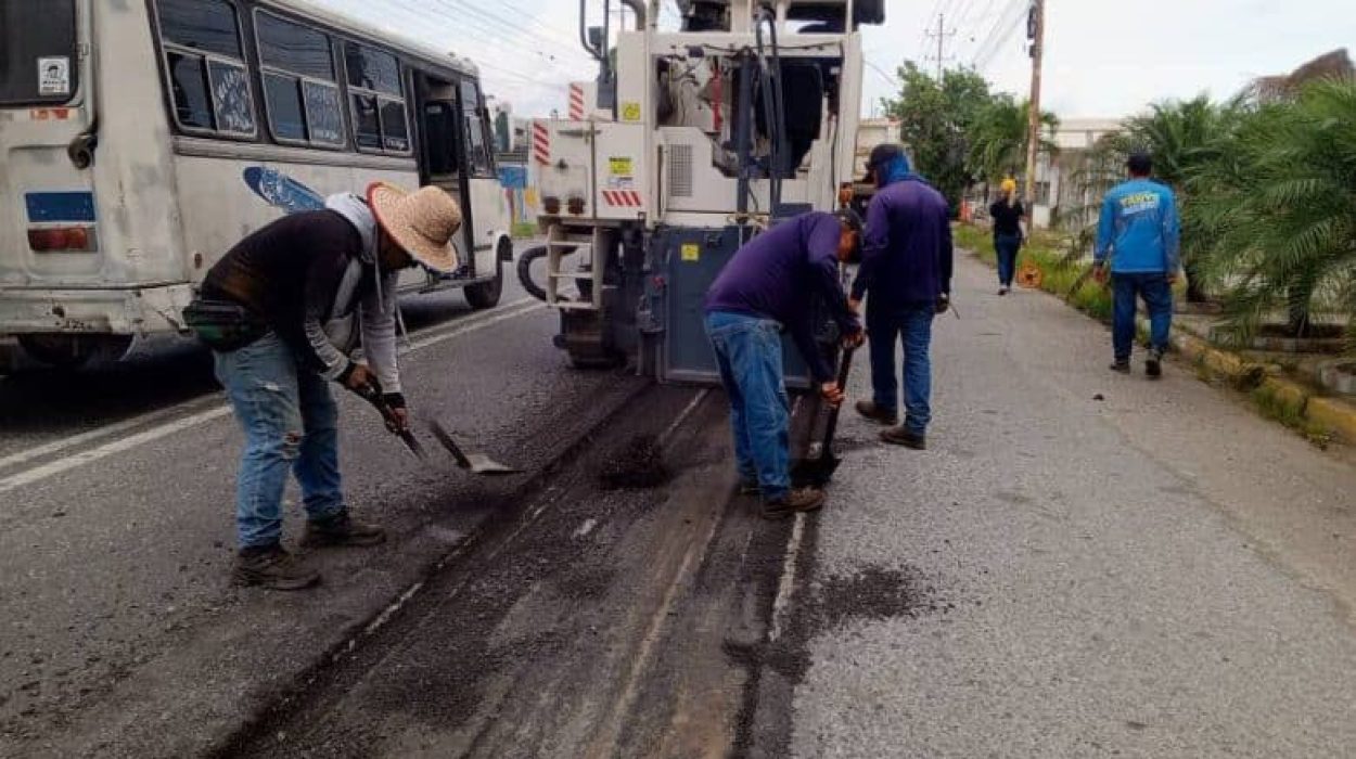 Continuan-los-trabajos-de-rehabilitacion-de-la-Avenida-Moyetones-aledana-a-Mercabar-2-780x470