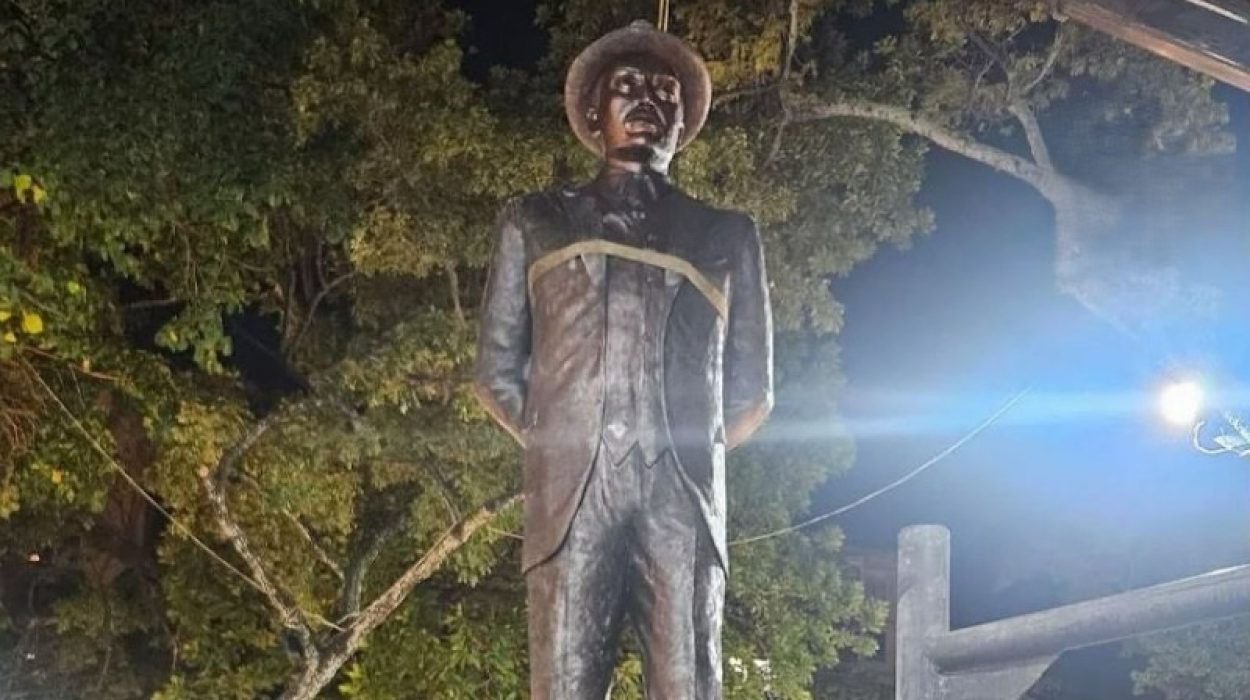 autoridades-instalaron-en-la-plaza-la-candelaria-de-caracas-una-nueva-estatua-del-dr.-jos-grego-ddaa40